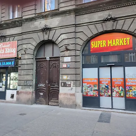 Garage Gratis Deluxe Budapesta